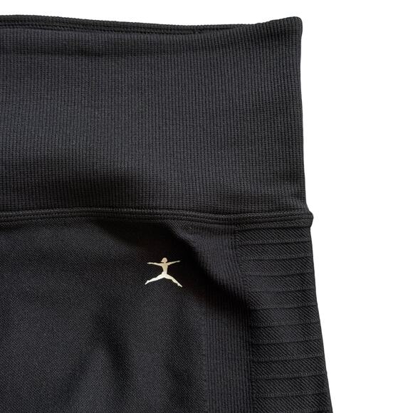 Danskin Black Cropped Leggings Women’s Activewear Capri Stretch Pants Sz Medium - Picture 3 of 7